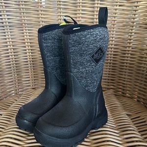 Muck Kids Black and Gray Boots